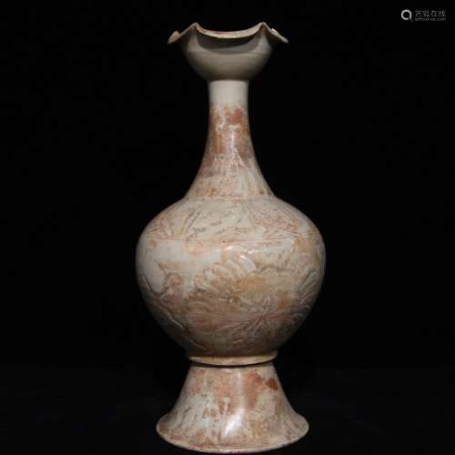 A Chinese Porcelain Dingyao Flower Painted Vase