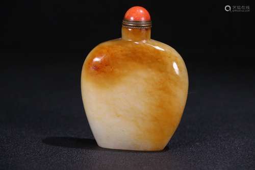 A Chinese Hetian Jade Snoof Bottle With Pattern