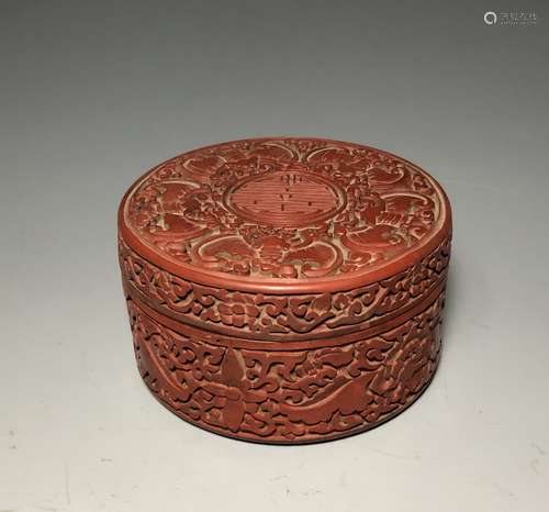 A RED LACQUER SHOU BOX AND COVER, QIANLONG SIX-CHARACTER MARK