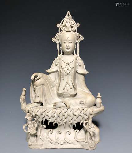 A DEHUA FIGURE OF GUANYIN