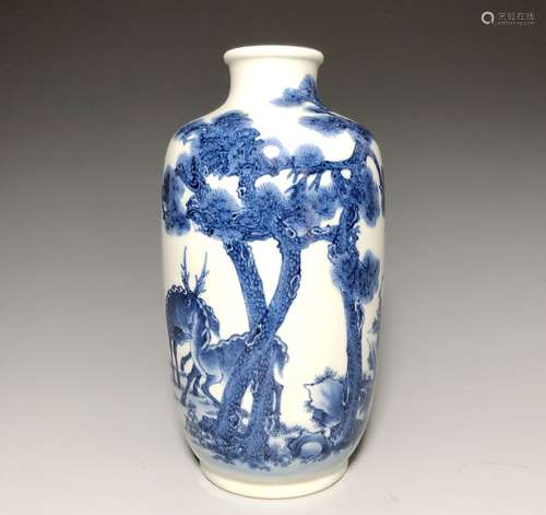 A BLUE AND WHITE VASE