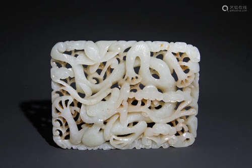 A MING HETIAN JADE PLAQUE OF DRAGON