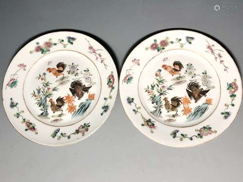 A PAIR OF FAMILLE ROSE DISH