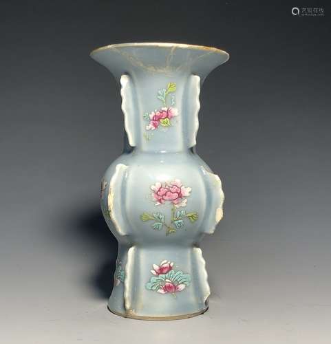 A LIGHT BLUE GLAZED AND FAMILLE ROSE FACETED VASE