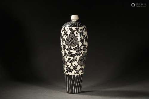 A Chinese Cizhou Kiln Carved Floral Meiping Vase