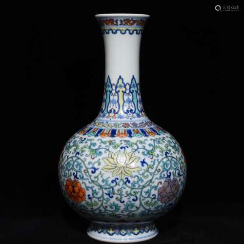 A Chinese Floral Pattern Vase