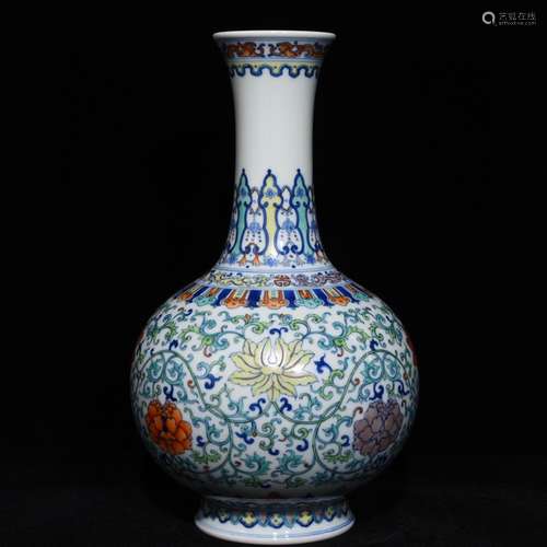 A Chinese Floral Pattern Vase