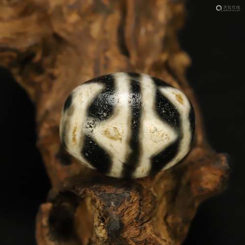 A Tibetan Tiger Tooth Dzi