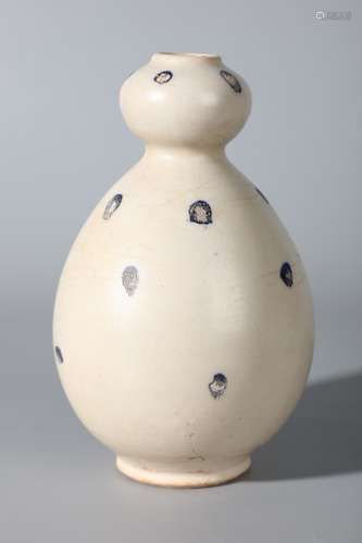 A Chinese Xing kiln Gourd Vase