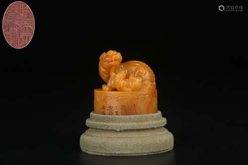 A Chinese Tianhuang Stone Bease Botton Seal