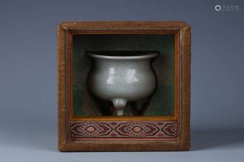 A Chinese Ru Kiln Tripot Censer