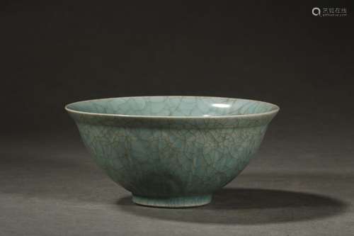 A Chinese Ru Kiln Ice-Crack Bowl