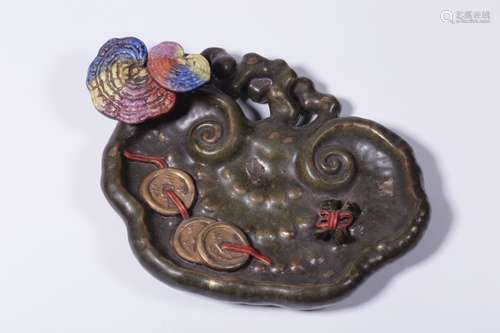 A Chinese Porcelain Ganoderma Shaped Brush-Link