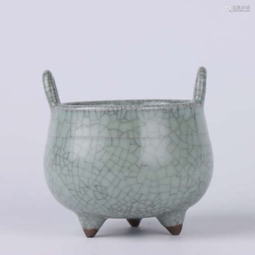 A Crackle Glazed Three-Legged Porcelain Censer