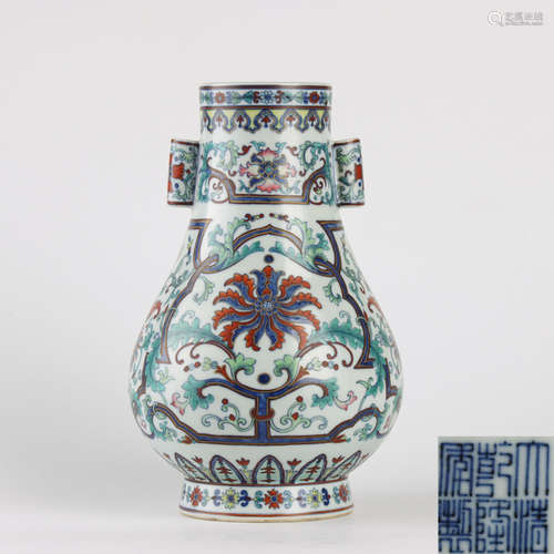 A Wucai Foliage Porcelain Vase