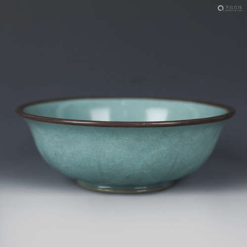 A Ru Kiln Silver-Rimmed Porcelain Bowl