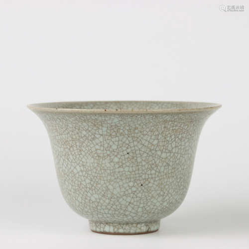 A Crackle Glazed Porcelain Cup