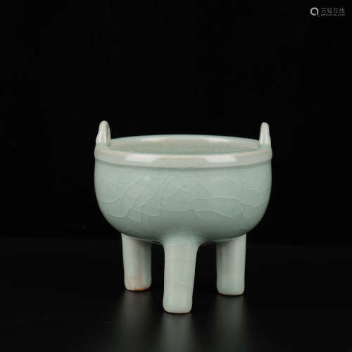A Longquan Kiln Porcelain Tripod Censer