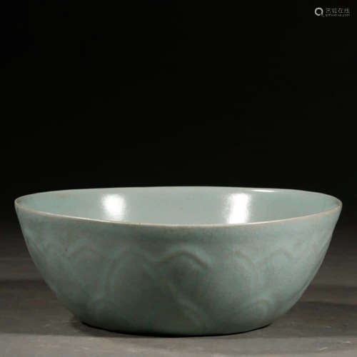 A Ru Kiln Porcelain Lotus Petal Shaped Porcelain Bowl