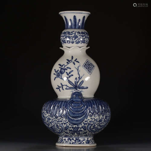 A Blue And White Twining Lotus Motif Porcelain Gourd-Shaped Vase