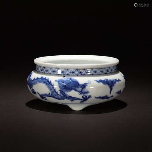 A Blue And White Dragon Motif Porcelain Tripod Censer