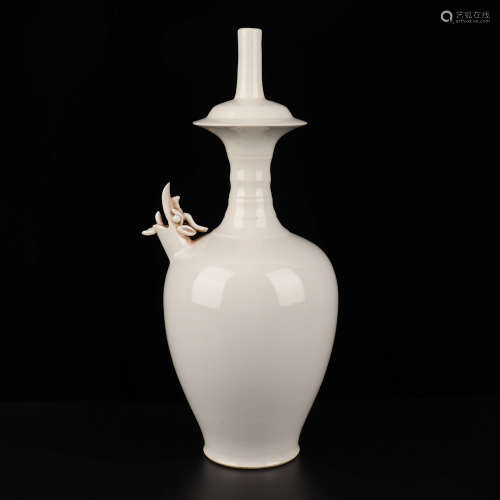 A Xing Kiln Porcelain Vase