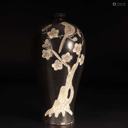 A Black Cizhou Kiln Plum Blossom Motif Porcelain Vase