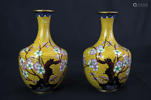 Yellow Glaze Gilt Flower Pattern Porcelain Twain Vases