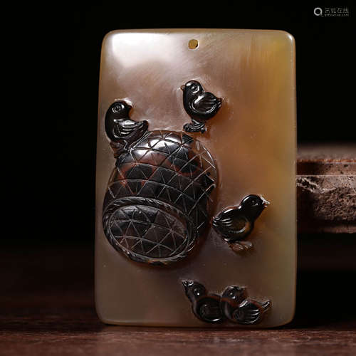 A Chinese Carved Agate Pendant