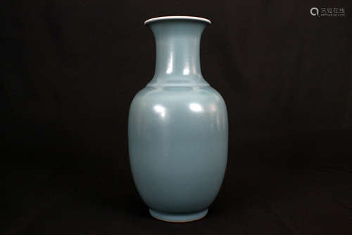 Shadow Celadon Porcelain Vase, Da Qing Yong Zheng Nian Zhi Mark