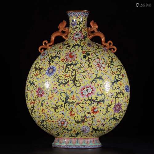 A Chinese Yellow-Ground Famille Rose Gilt-inlaid Interlocking Lotus Floral Porcelain Moonflask