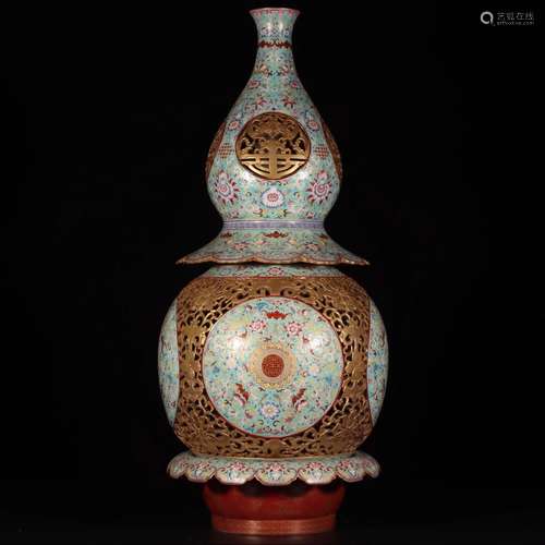 A Chinese Enamel Gilt-Inlaid Interlocking Lotus Floral Porcelain Reticulated Revolving  Gourd-Shaped Vase