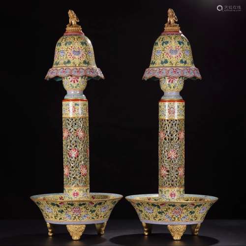 A Pair Of Chinese Yellow-Ground Gilt-Inlaid Reticulated Interlocking Lotus Tripod Porcelain Poles For Putting Prayer Beads