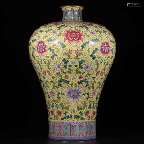 A Chinese Yellow-Ground Famille Rose Interlocking Lotus Floral Porcelain Meiping