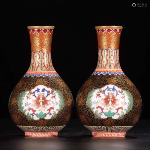 A Pair Of Chinese Famille-rose And Gilt-inlaid Interlocking Lotus Floral Vases