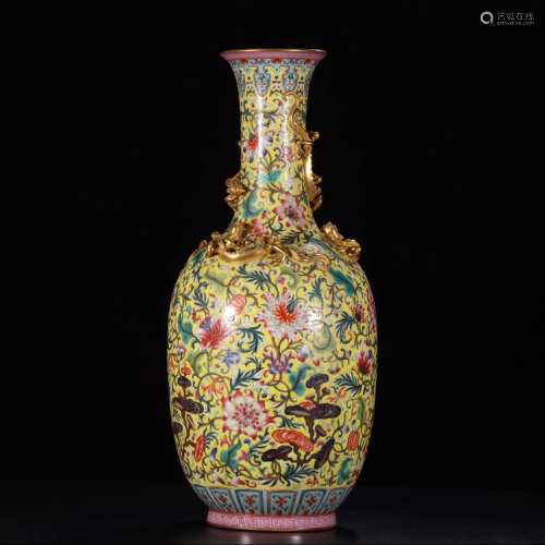 A Chinese Yellow-Ground Famille Rose Gilt-inlaid Interlocking Lotus Chi Dragon Porcelain Vase