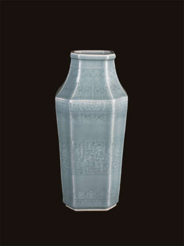 清 青釉螭龙纹四方八角瓶