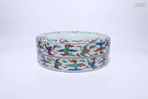 chinese wucai porcelain round box,ming dynasty