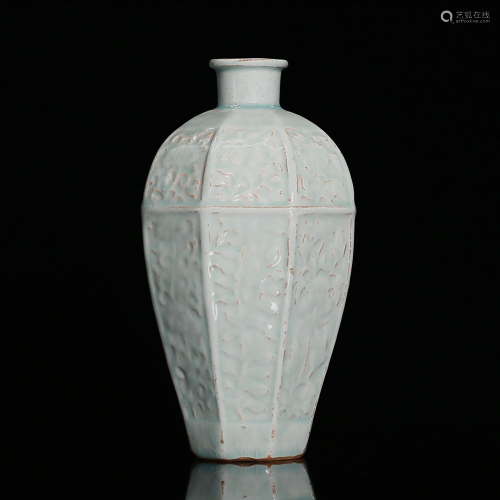 Hutian kiln blue and white glazed plum vase …