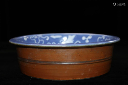 Chinese Porcelain Pot