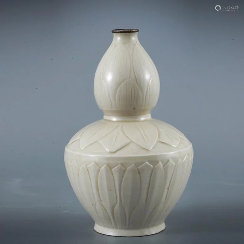 A Ding Kiln Lotus Carved Porcelain Vase