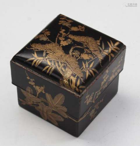 Japon 1900 Petite boîte ro iro à décor de prunus, …