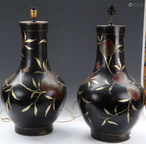 Chine moderne Paire de vases à décor laqué de pêch…