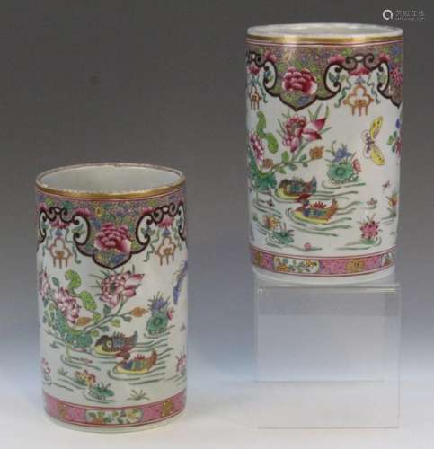CHINE XIXe Paire de vases rouleaux en porcelaine, …