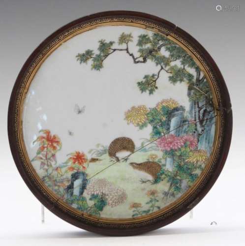 CHINE Période Jiaqing Assiette en porcelaine Famil…