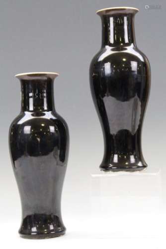 Chine, Shangaï vers 1880 Paire de vases noir miroi…
