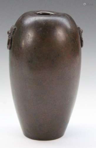 Japon fin XIXe Vase ovoïde à tête de lion en bronz…