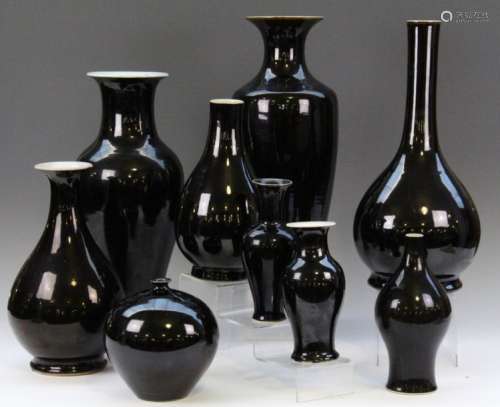 Chine XIXe et XXe Ensemble de neuf vases en porcel…