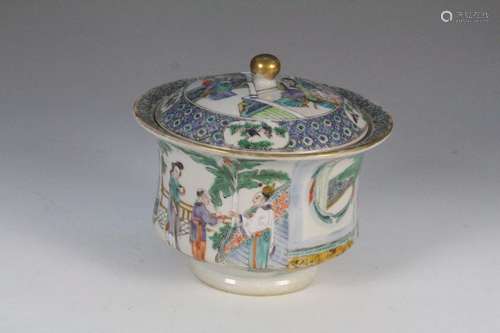 CHINE Famille verte XIXe Pot couverte en porcelain…