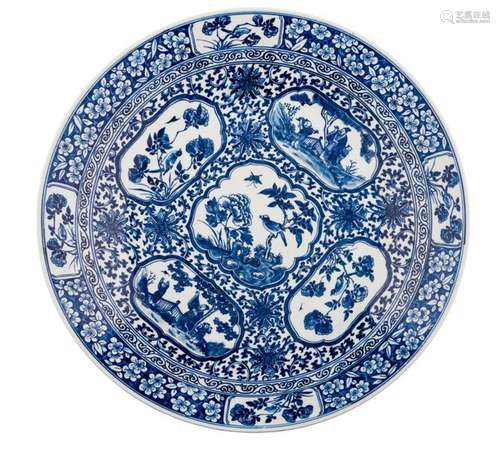 A large Chinese blue and white floral decorated pl…